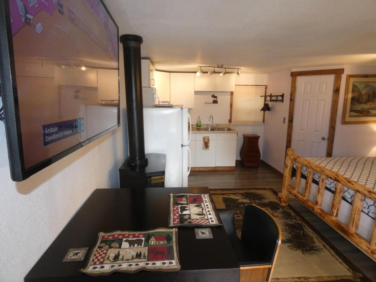 Yellowstone Motel - Adults Only - All Rooms Have Kitchens West Yellowstone Exterior photo