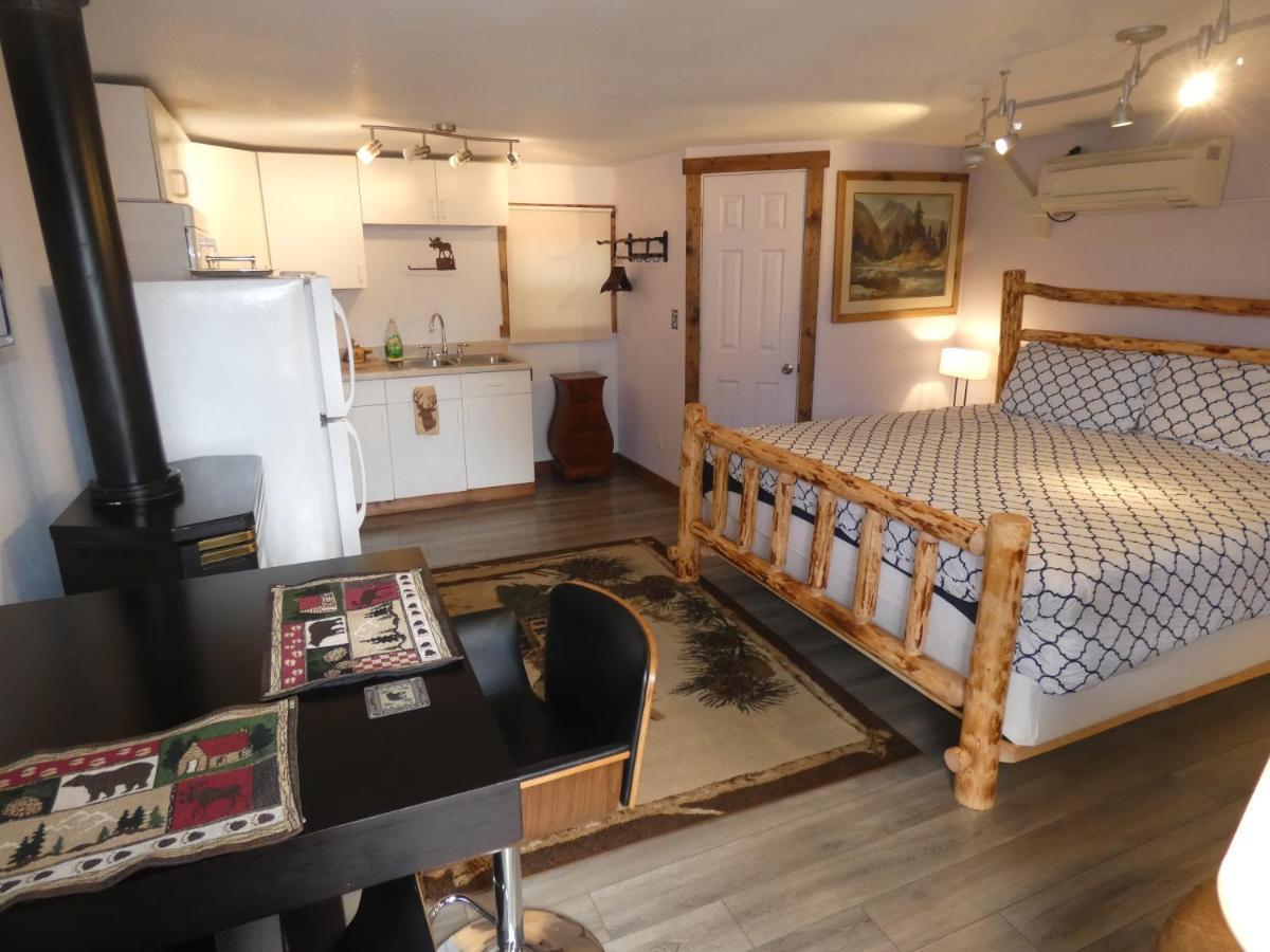 Yellowstone Motel - Adults Only - All Rooms Have Kitchens West Yellowstone Exterior photo