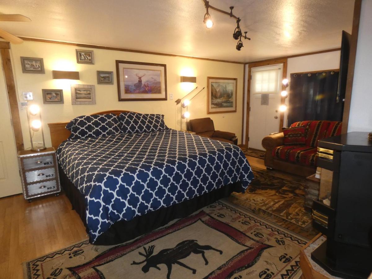 Yellowstone Motel - Adults Only - All Rooms Have Kitchens West Yellowstone Exterior photo