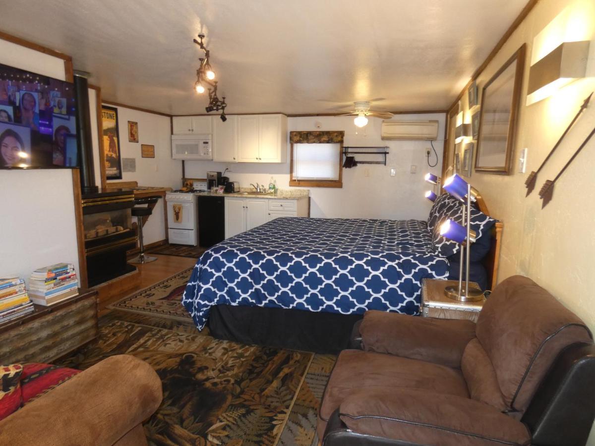 Yellowstone Motel - Adults Only - All Rooms Have Kitchens West Yellowstone Exterior photo