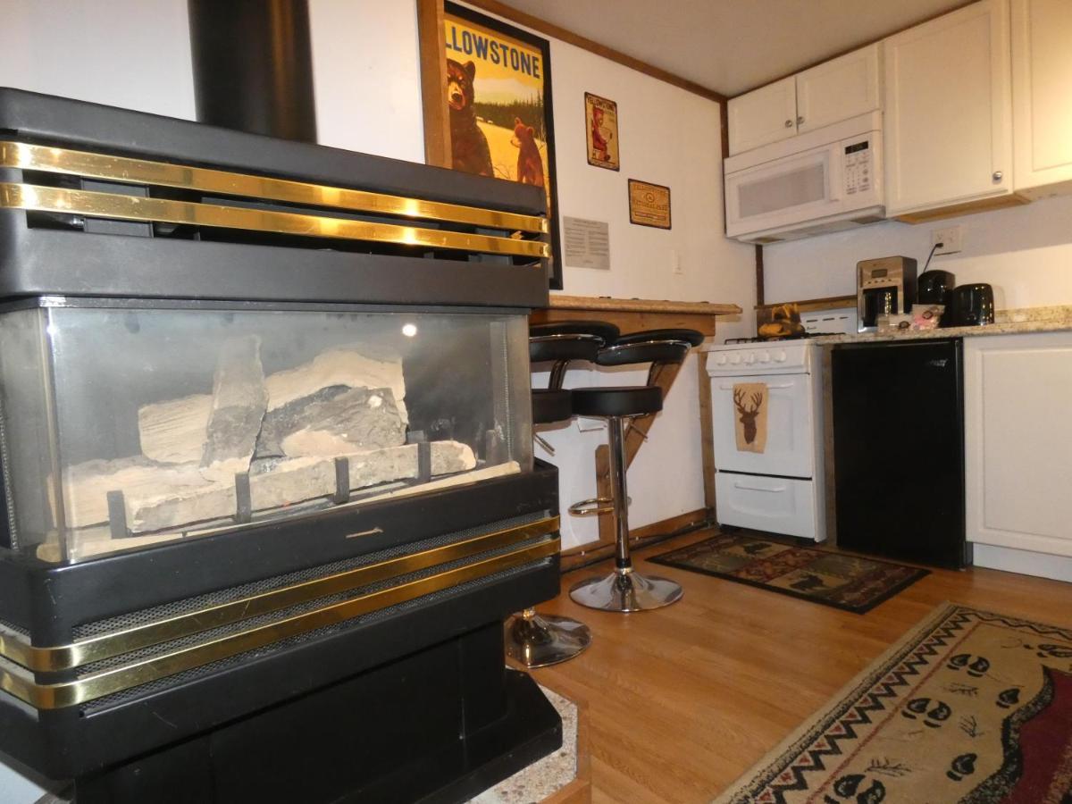 Yellowstone Motel - Adults Only - All Rooms Have Kitchens West Yellowstone Exterior photo