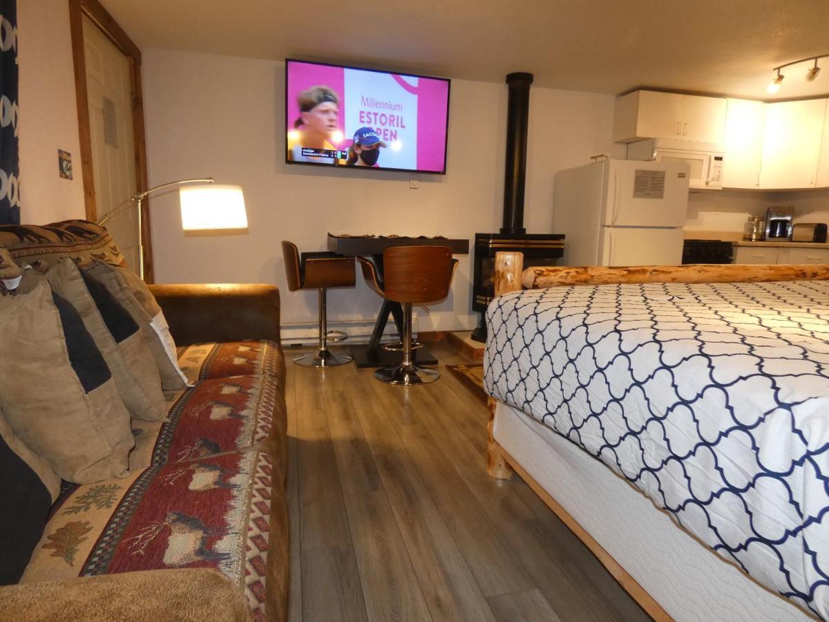 Yellowstone Motel - Adults Only - All Rooms Have Kitchens West Yellowstone Exterior photo