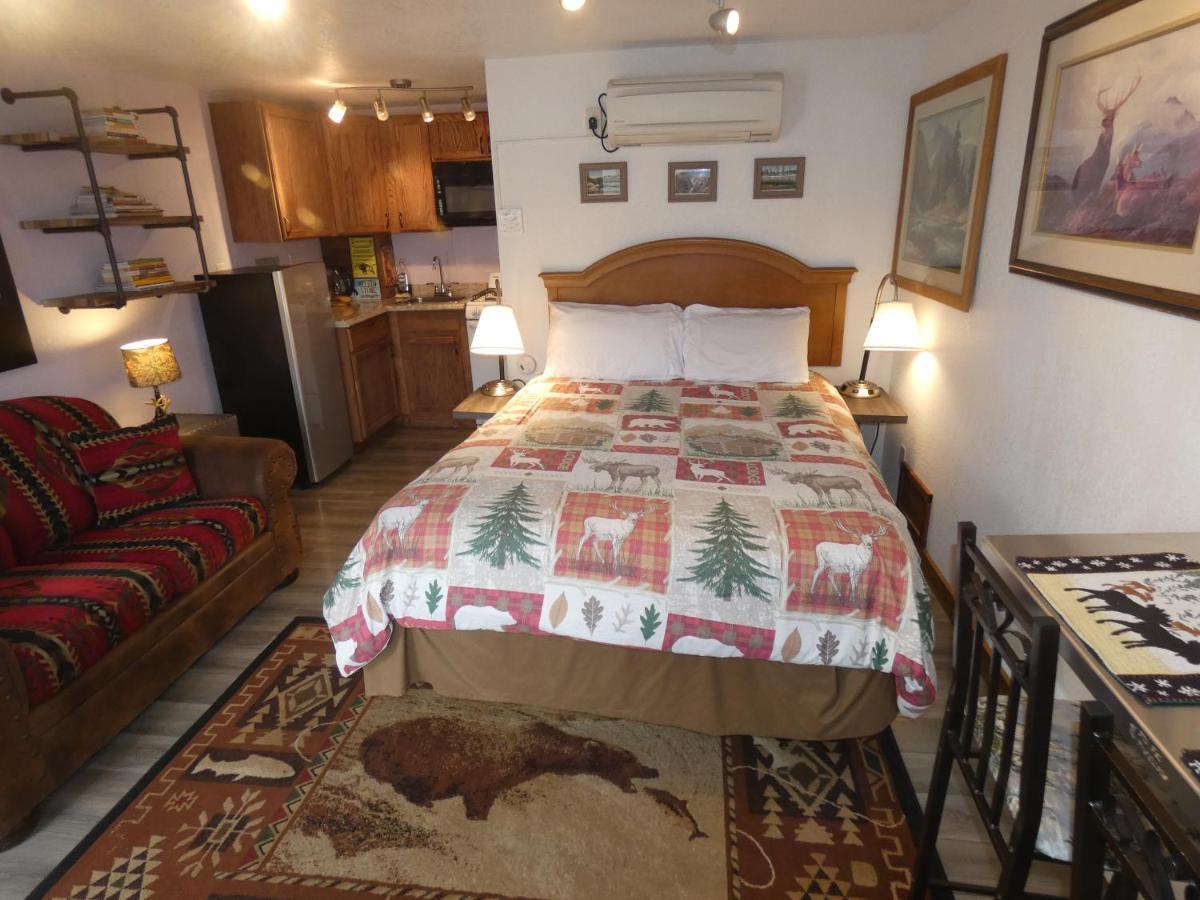 Yellowstone Motel - Adults Only - All Rooms Have Kitchens West Yellowstone Exterior photo