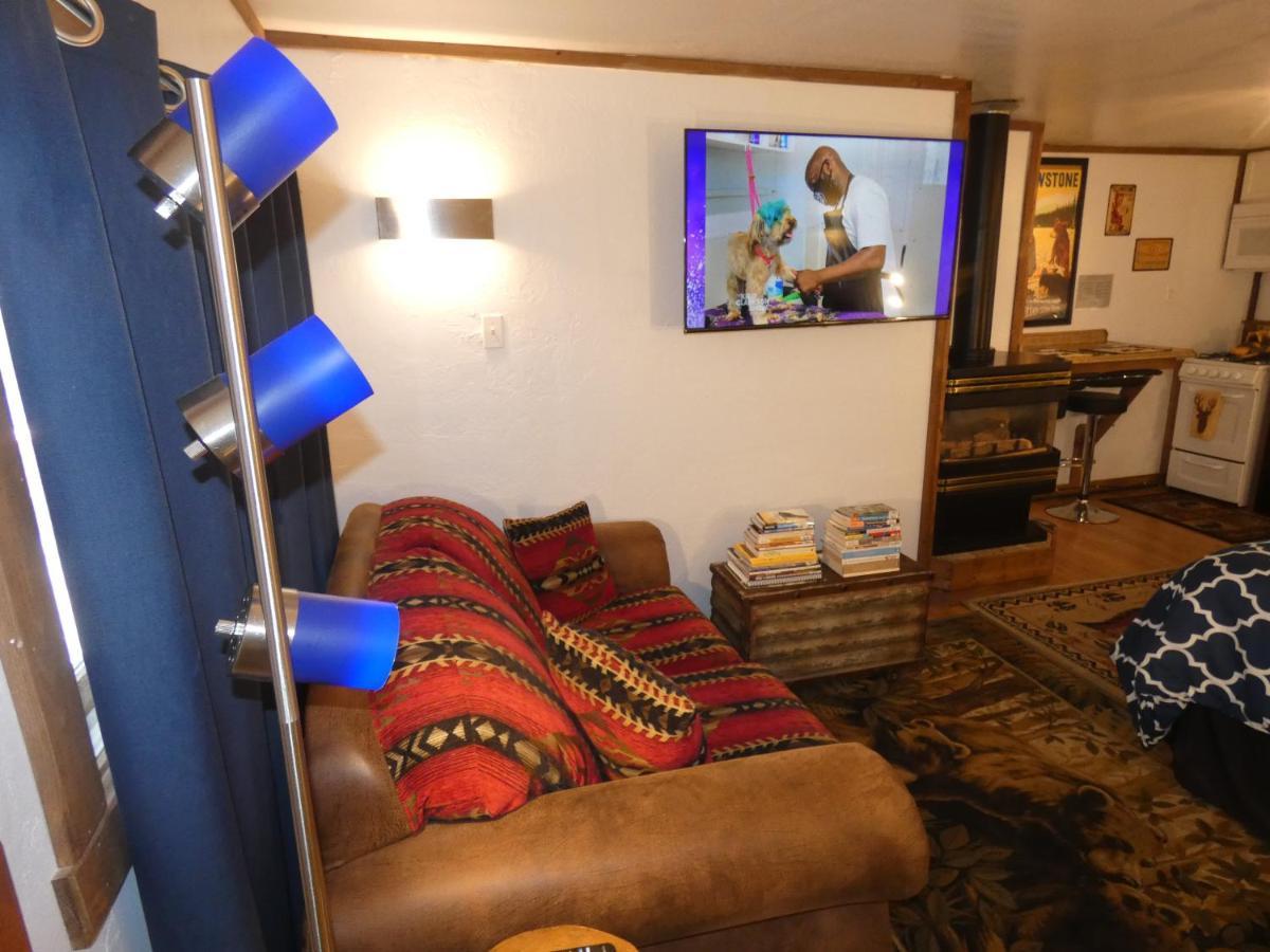 Yellowstone Motel - Adults Only - All Rooms Have Kitchens West Yellowstone Exterior photo