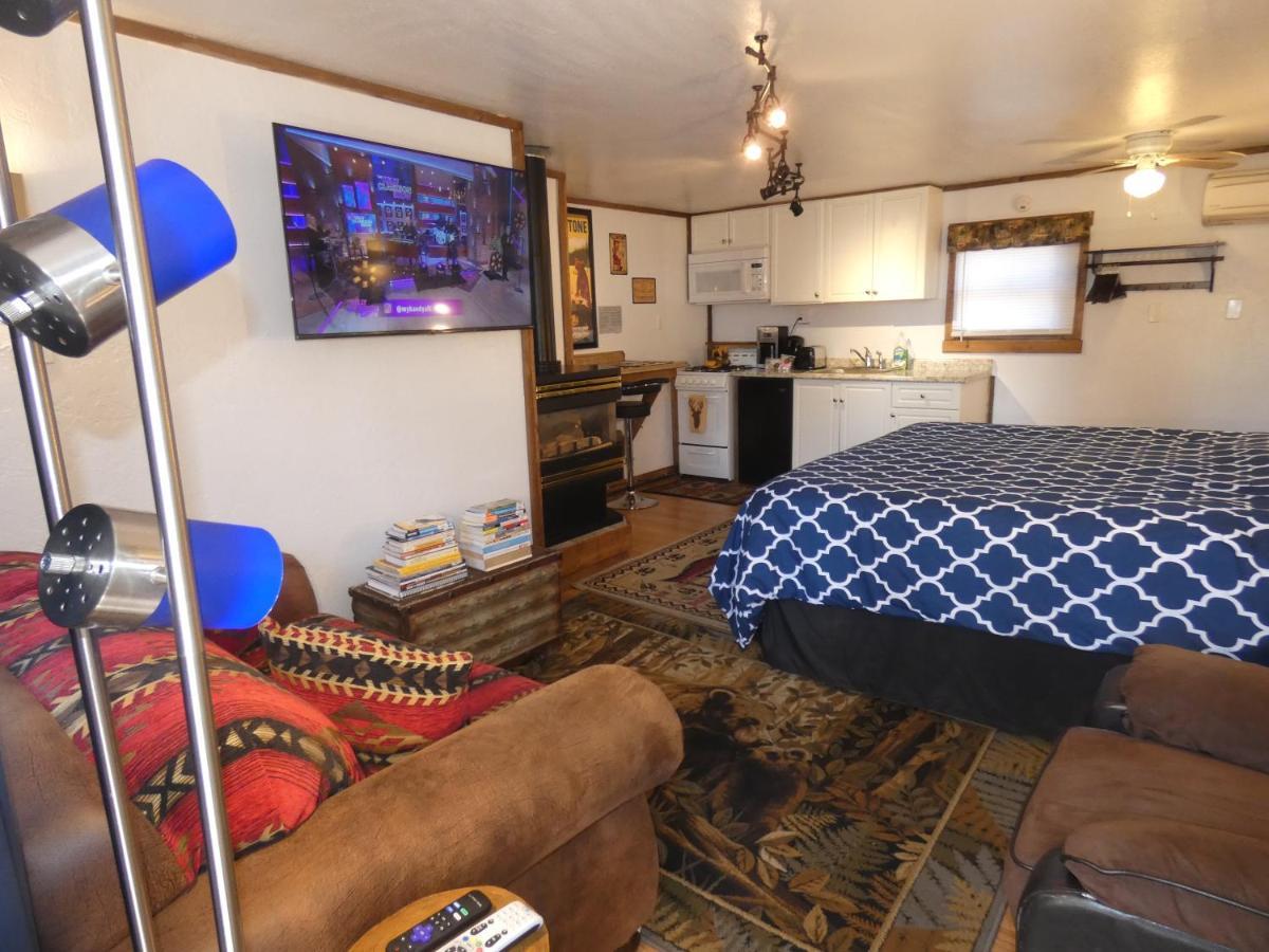 Yellowstone Motel - Adults Only - All Rooms Have Kitchens West Yellowstone Exterior photo