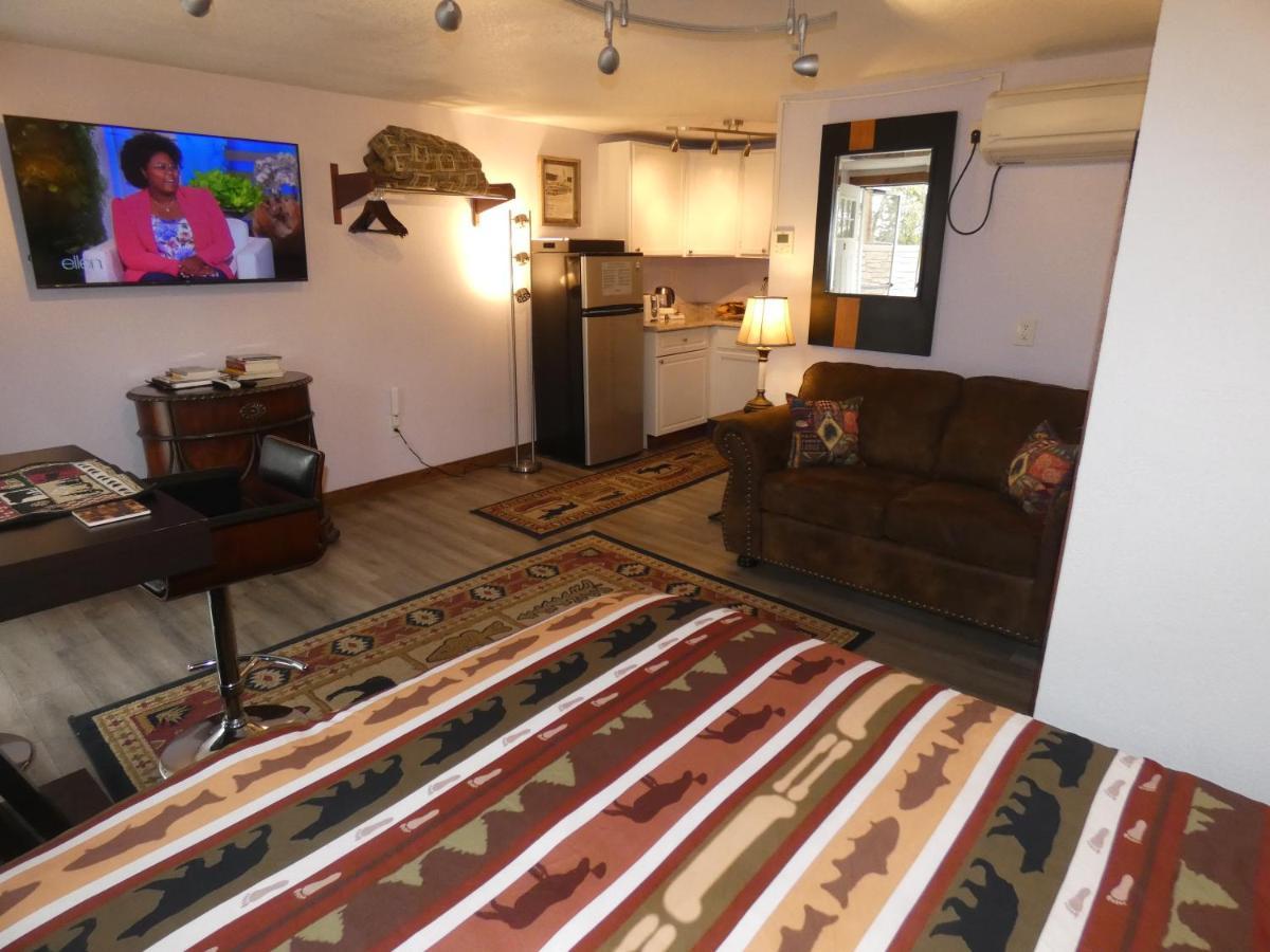 Yellowstone Motel - Adults Only - All Rooms Have Kitchens West Yellowstone Exterior photo