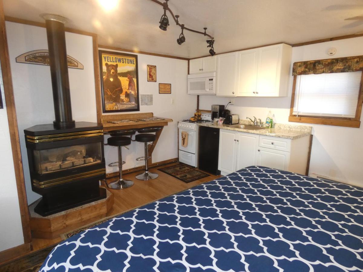Yellowstone Motel - Adults Only - All Rooms Have Kitchens West Yellowstone Exterior photo