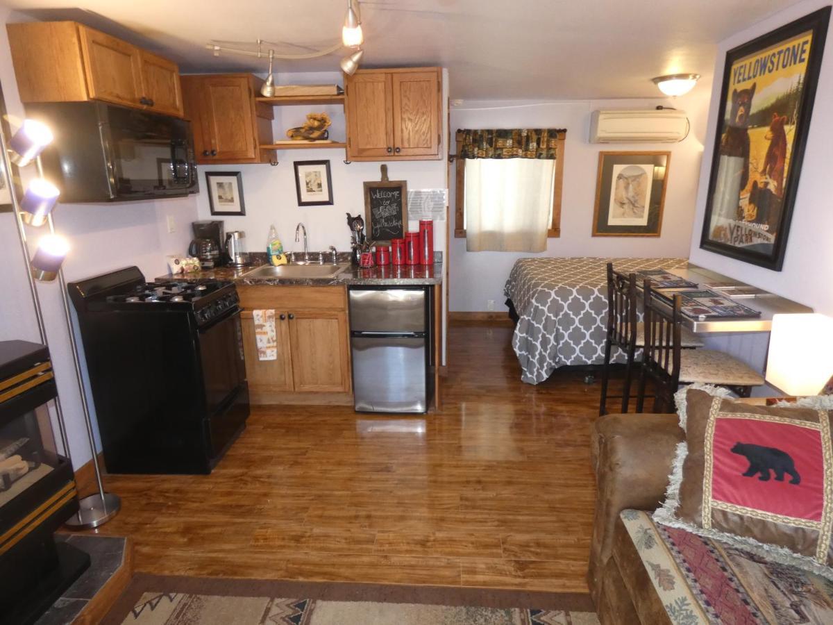 Yellowstone Motel - Adults Only - All Rooms Have Kitchens West Yellowstone Exterior photo