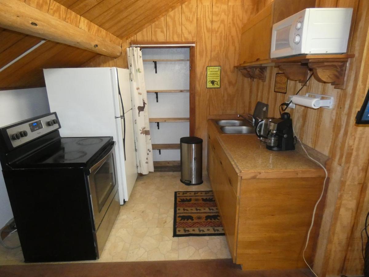 Yellowstone Motel - Adults Only - All Rooms Have Kitchens West Yellowstone Exterior photo