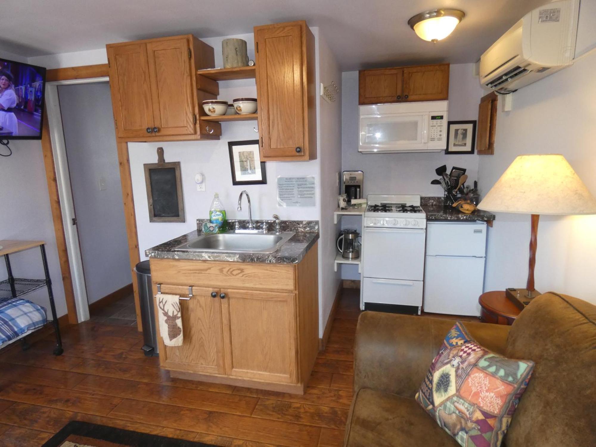 Yellowstone Motel - Adults Only - All Rooms Have Kitchens West Yellowstone Exterior photo