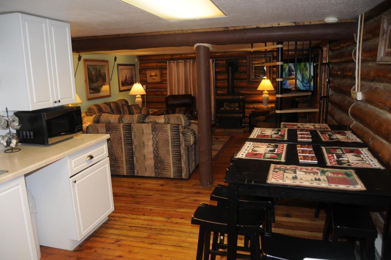 Yellowstone Motel - Adults Only - All Rooms Have Kitchens West Yellowstone Exterior photo